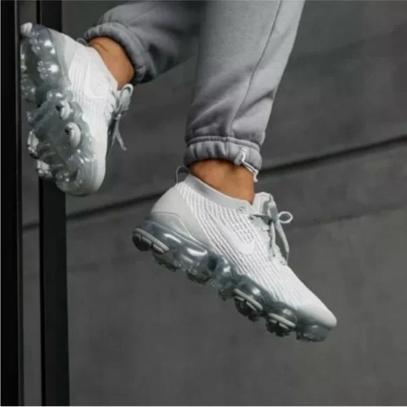 Nike White Flyknit VaporMax Shoes Grey/White - Picture 6 of 6
